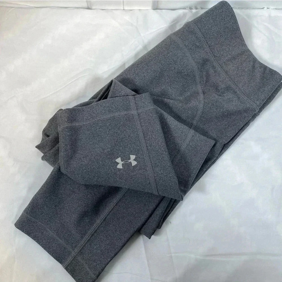 Under Armour Pants - Under Armour | Grey Crop Style leggings - medium
